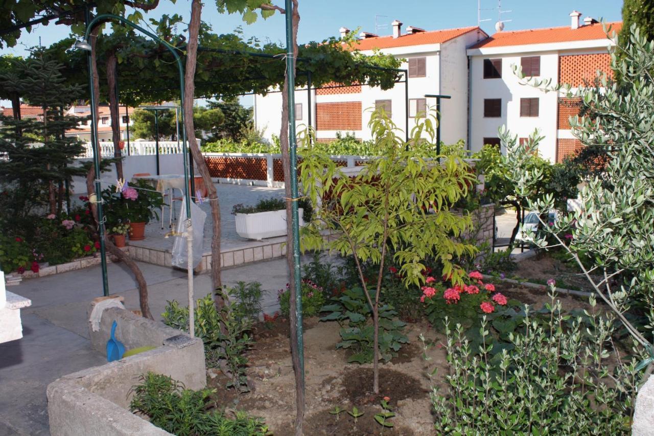 Apartments And Rooms With Parking Space Palit, Rab - 5061 Exterior foto