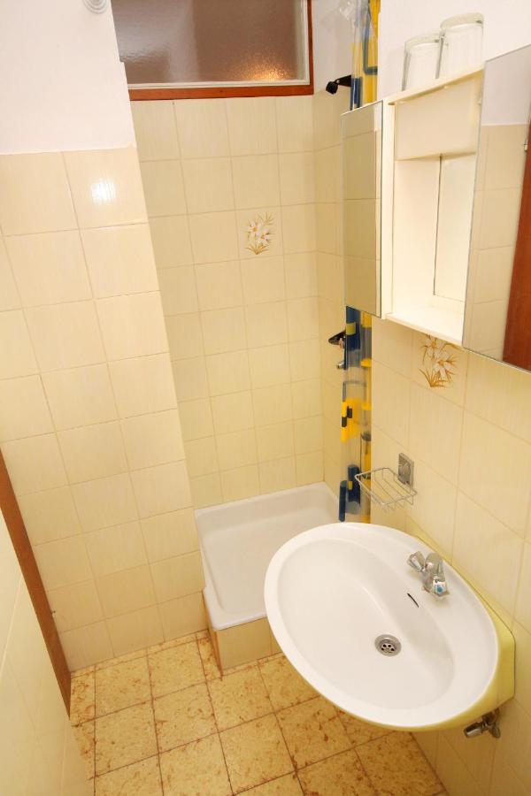 Apartments And Rooms With Parking Space Palit, Rab - 5061 Exterior foto
