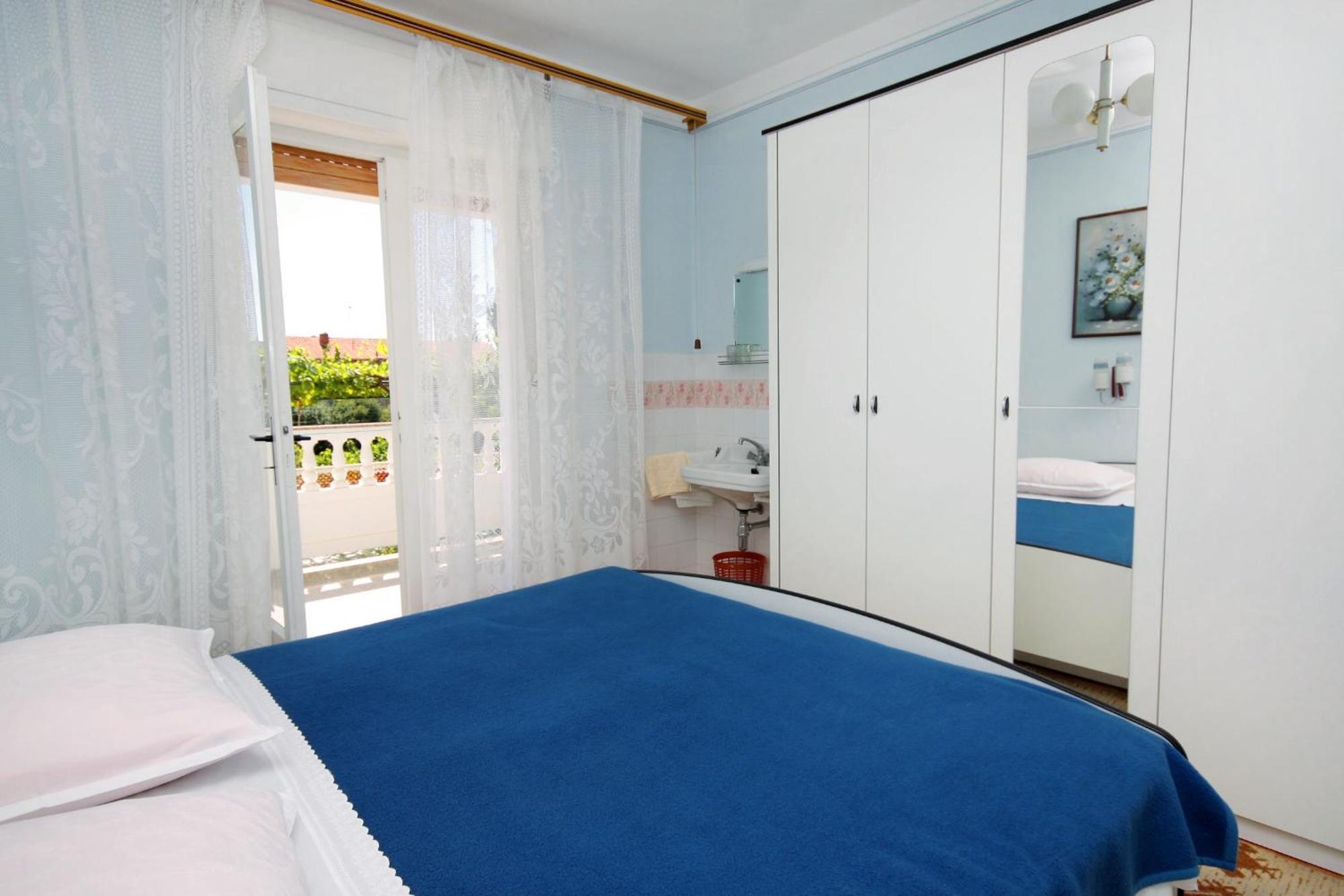 Apartments And Rooms With Parking Space Palit, Rab - 5061 Habitación foto